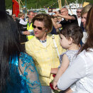 Queen Sonja meets immigrant women in Husøy (Photo: Terje Bendiksby / Scanpix)